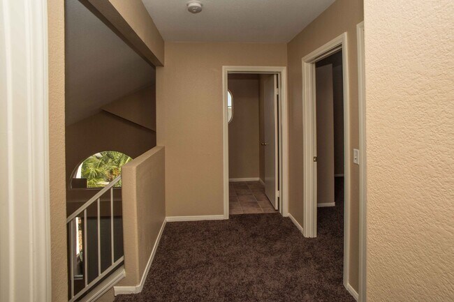 Building Photo - This Delightful Home Won't Last Long, Call...