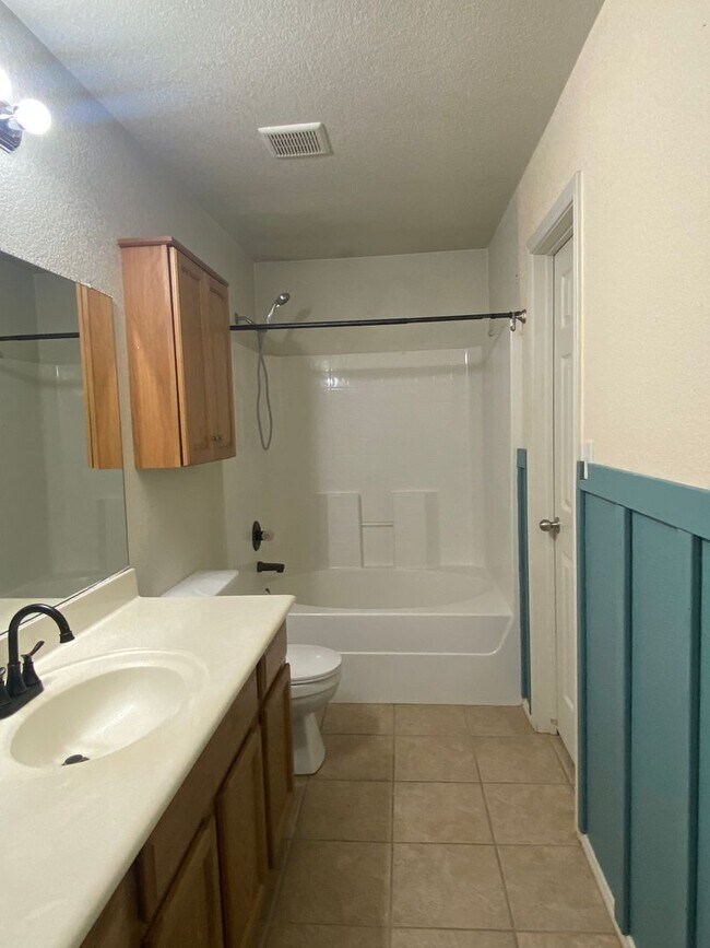 Building Photo - 206 Burnham Dr