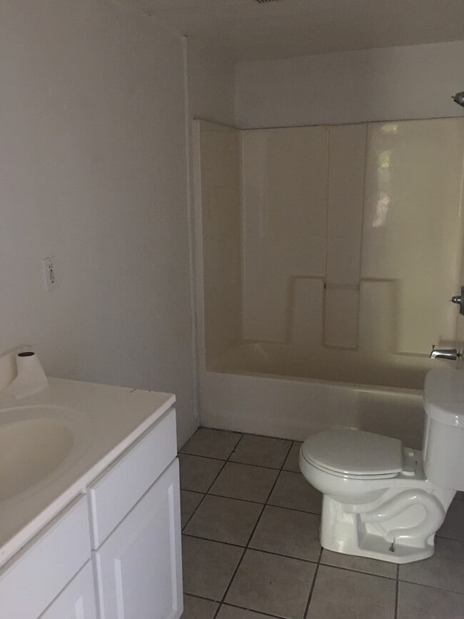 Building Photo - 902 N 27th St