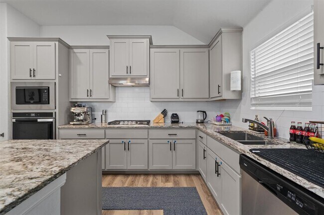 Building Photo - 5855 San Savino Dr