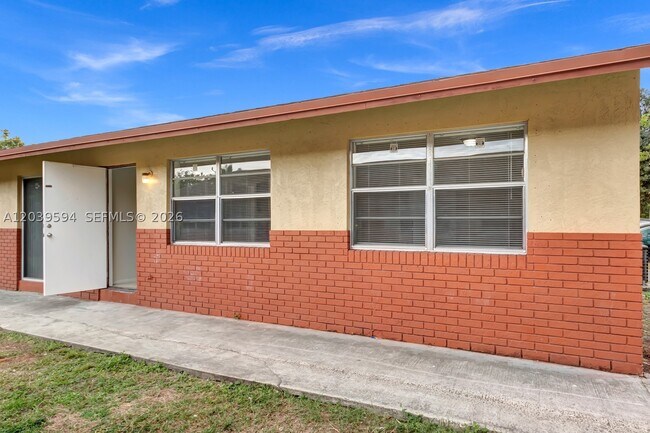 Building Photo - 2610 Riverland Dr