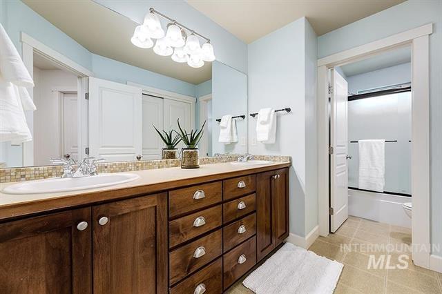 Building Photo - 2517 E Mariposa Dr