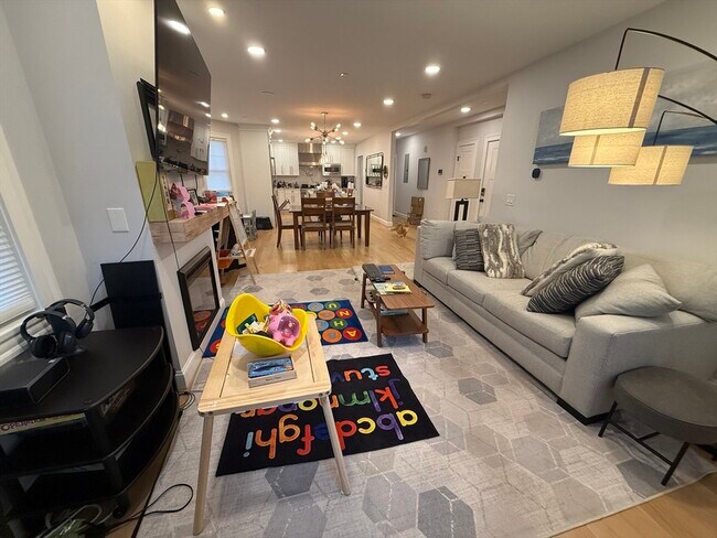 Building Photo - 34 Jamaica Rd