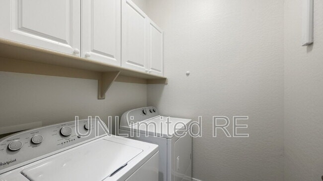 Building Photo - 6737 E Hetley Pl