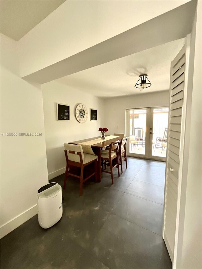 Building Photo - 511 SW 115th Ave