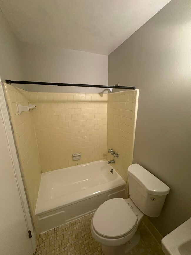 Building Photo - 320 Sultan Ct