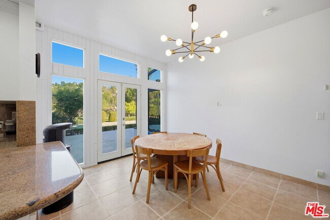 Building Photo - 2846 Royston Pl