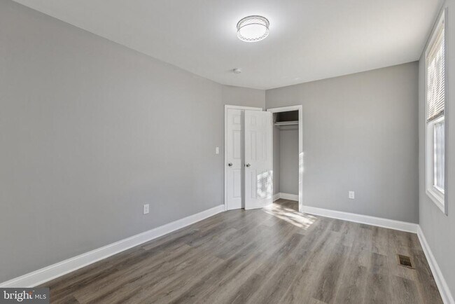 Building Photo - 405 34th St SE