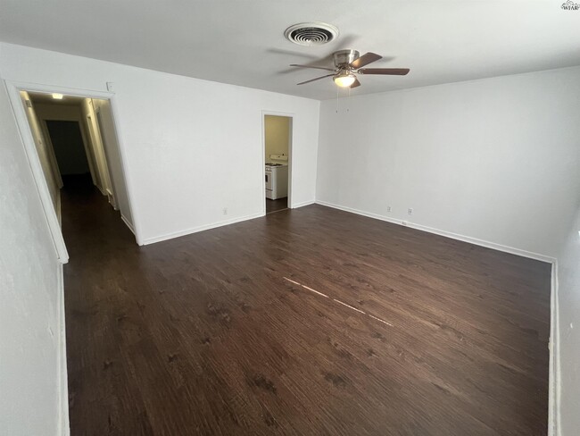 Building Photo - 1902 Huff St