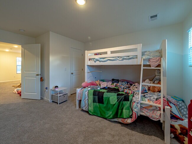 Building Photo - "Spacious Elegance Awaits: 4-Bedroom Haven with Granite Touches in Sumter"