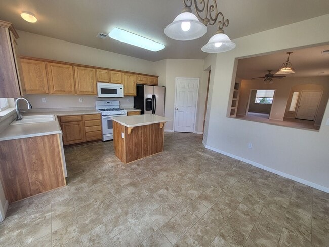 Building Photo - 353 Royal Troon Dr