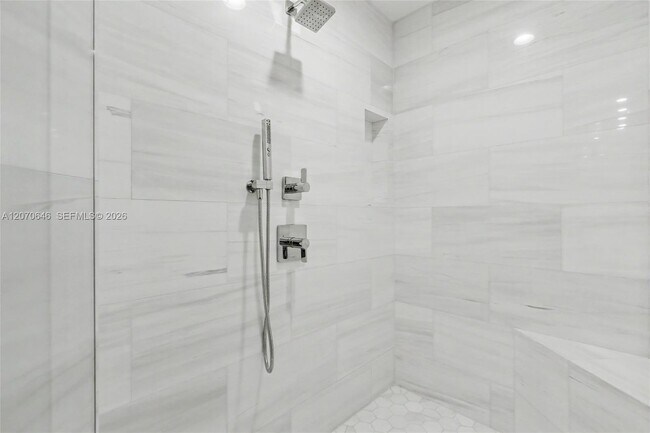 Building Photo - 731 Crandon Blvd