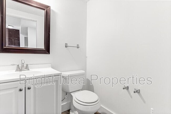 Building Photo - 1716 Evergreen Dr