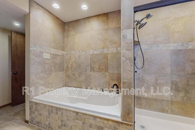 Building Photo - 501 Calle del la Angel