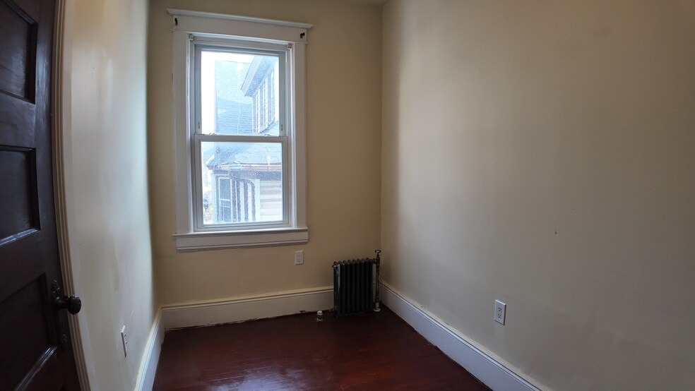 Building Photo - 8 Morris Cres