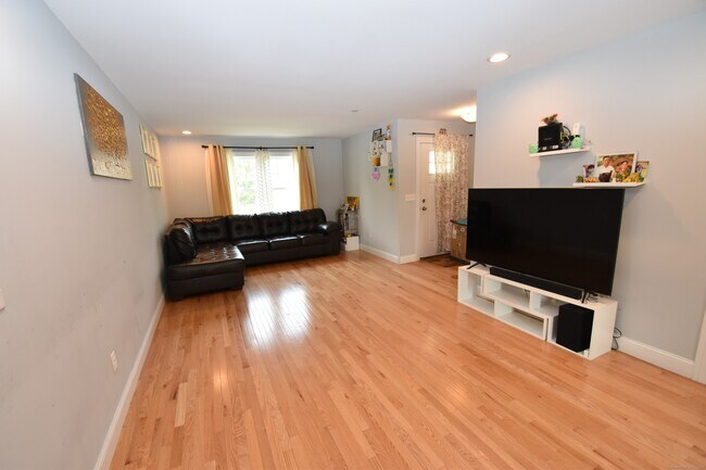 Building Photo - 111 Old Village Cir