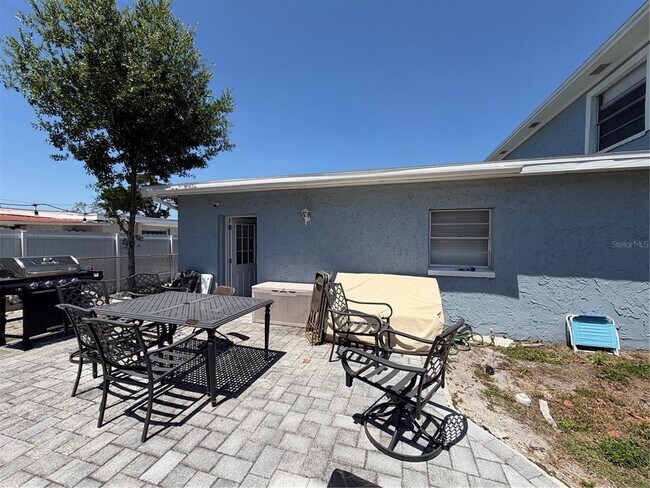 Building Photo - 2926 W St John St