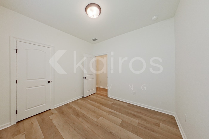 Building Photo - 102 Acoustic Lane