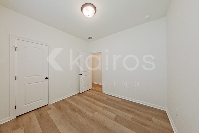 Building Photo - 102 Acoustic Ln