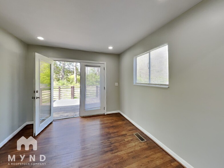 Building Photo - 212 7th Ave