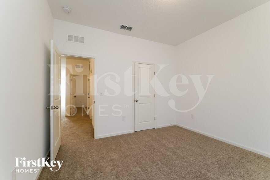 Building Photo - 343 Eaglecrest Dr