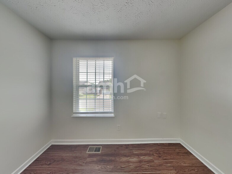 Building Photo - 466 Indian Lake Dr