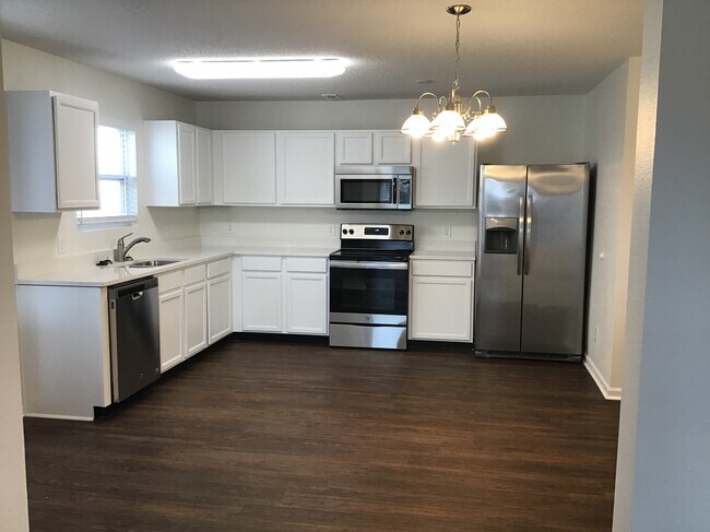 Building Photo - 14258 Marilyn Rd