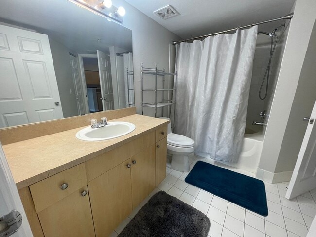 Building Photo - ANNUAL RENTAL - 1 BED / 1 BATH THE SANCTUA...