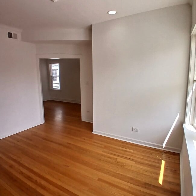 Building Photo - 4644 W Palmer St