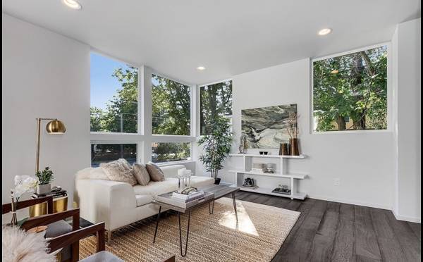 Living room - 730 26th Ave S
