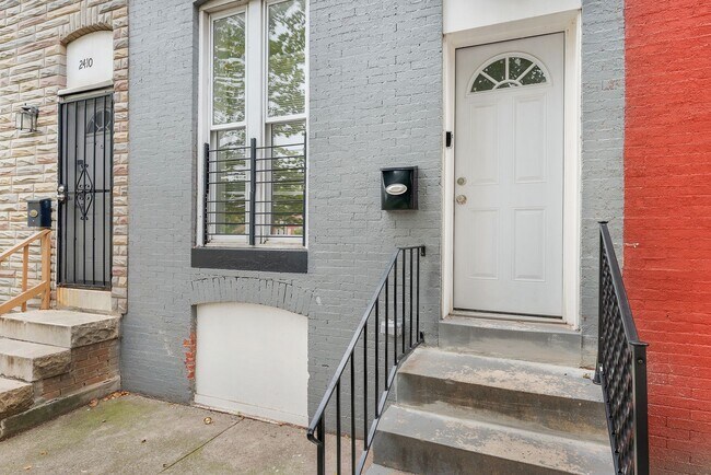 Building Photo - 2412 Francis St