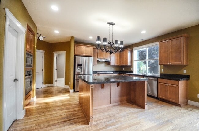 Building Photo - Elegant 4BR Murray Franklin Home in Fernwood Hills | EV Charger | Northshore Schools