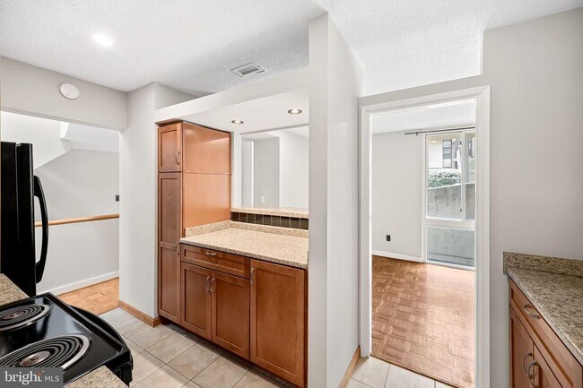Building Photo - 2302 Wineberry Terrace