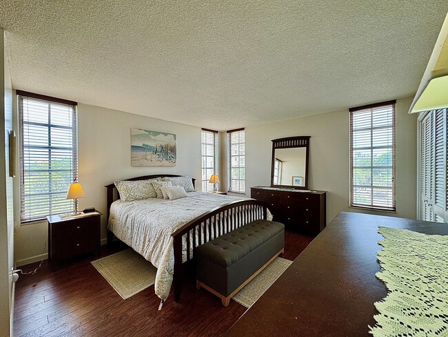 Building Photo - 2671 S Course Dr