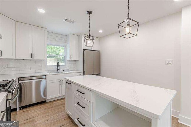 Building Photo - 525 Rosemont Dr