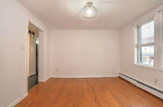 Building Photo - 509 7th St