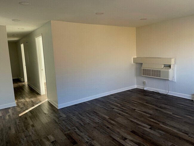 Building Photo - 287 8th St