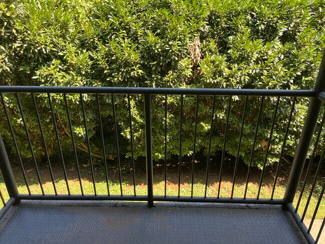 Building Photo - 480 E Red Bud Rd