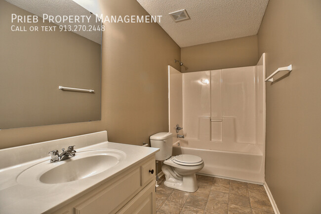 Building Photo - Prairie Crossing Home - Available March 21st