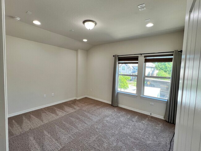 Building Photo - 9003 Gage Dr