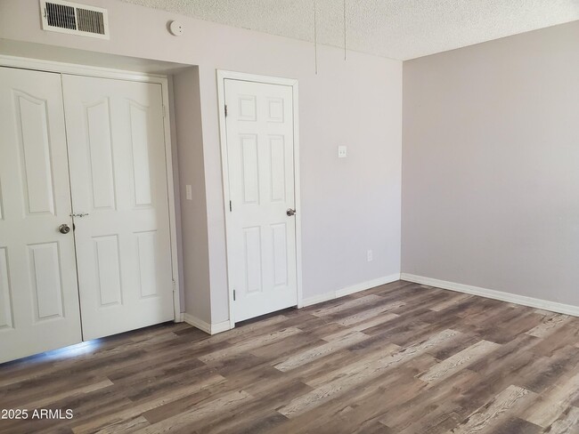 Building Photo - 1511 E Desert Dr