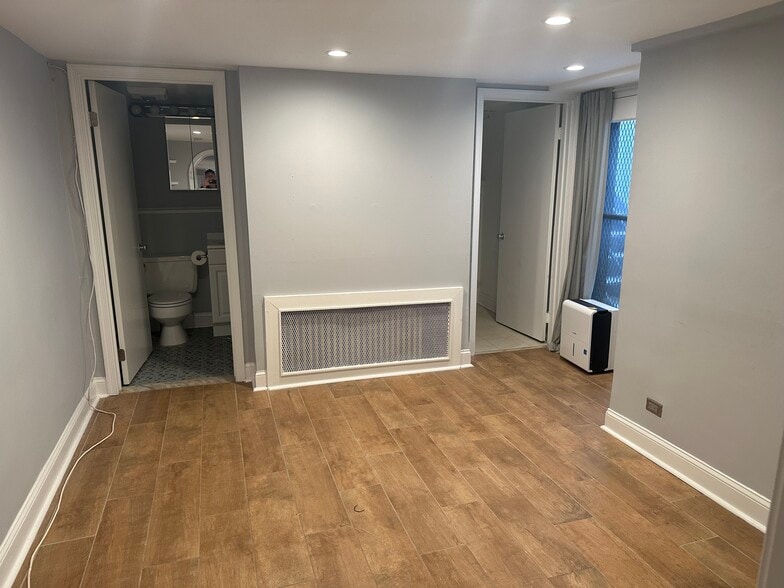 Building Photo - 1721 Riggs Pl NW