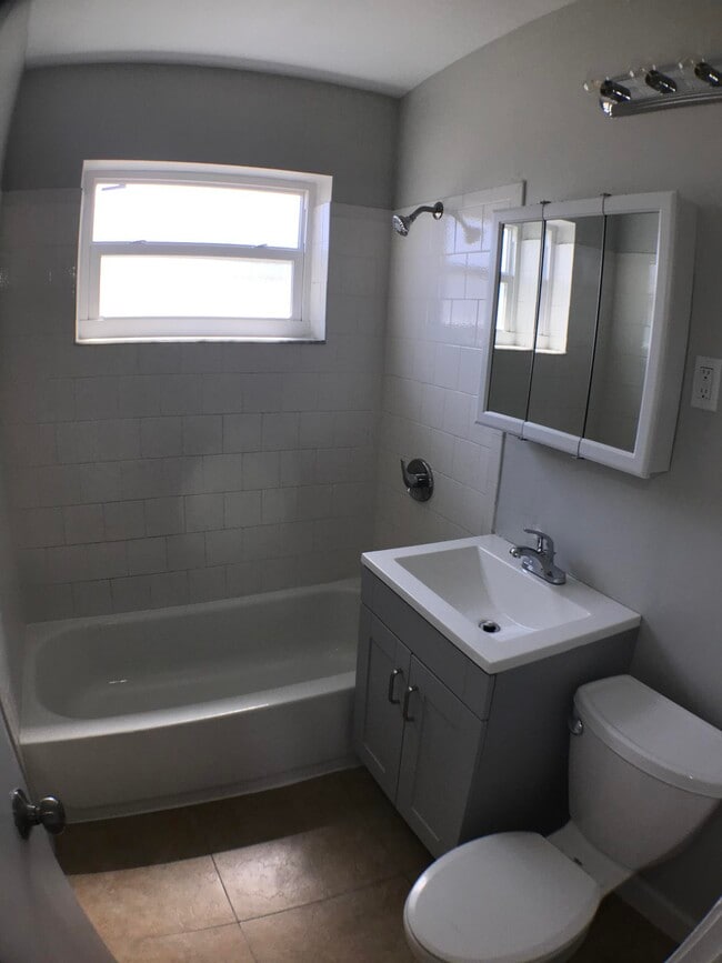 Building Photo - 170 Loquat Tree Dr