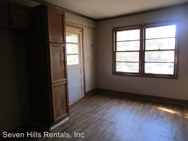 Building Photo - 3 br, 1 bath House - 756 Old Summerville Road