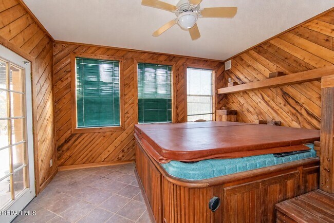 Building Photo - 6520 Grand Ridge Dr