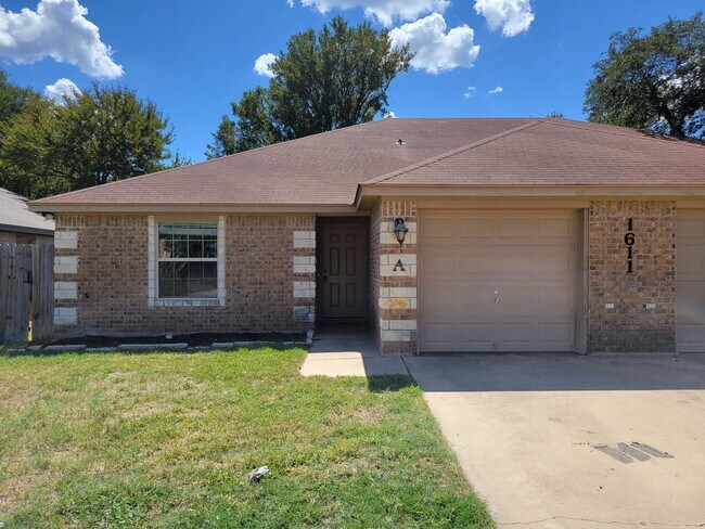 Primary Photo - 1611 Libby Ln