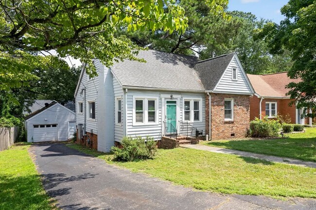 Building Photo - 443 Rollingwood Cir