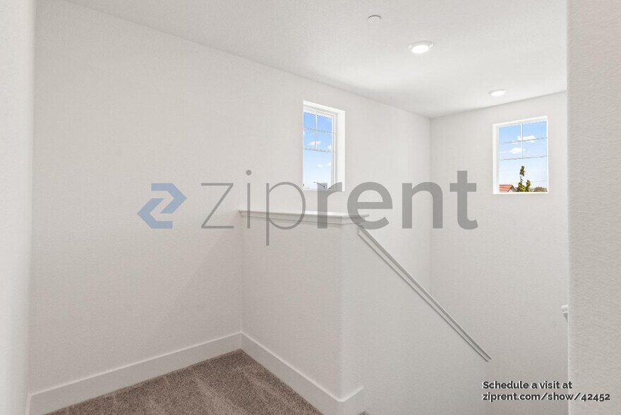 Building Photo - 24771 Manzanita Dr
