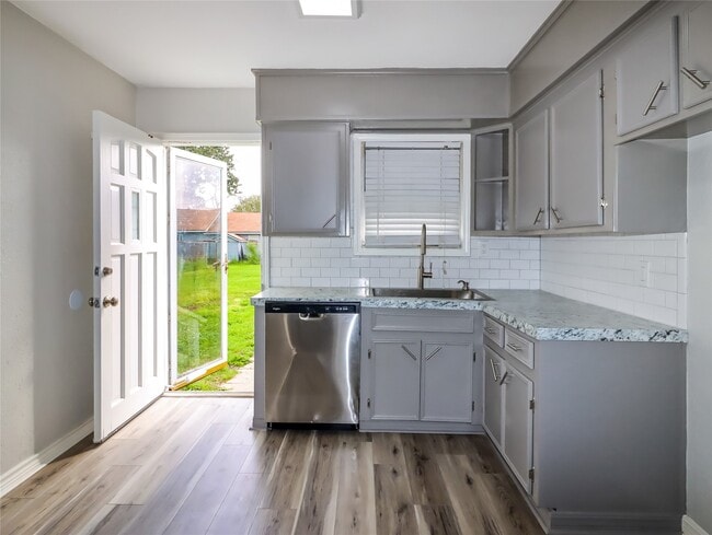 Building Photo - 6705 Speaker St