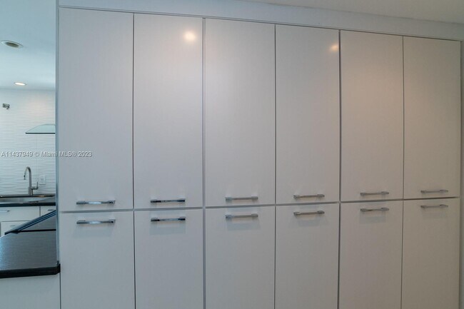 Building Photo - 76 Isle of Venice Dr